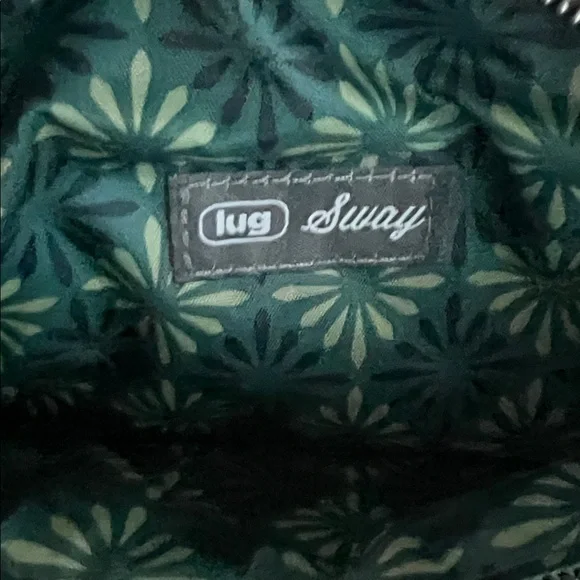 NWT Lug Sway Pouch in Metallic Wickedly Green💚 - Picture 3 of 6